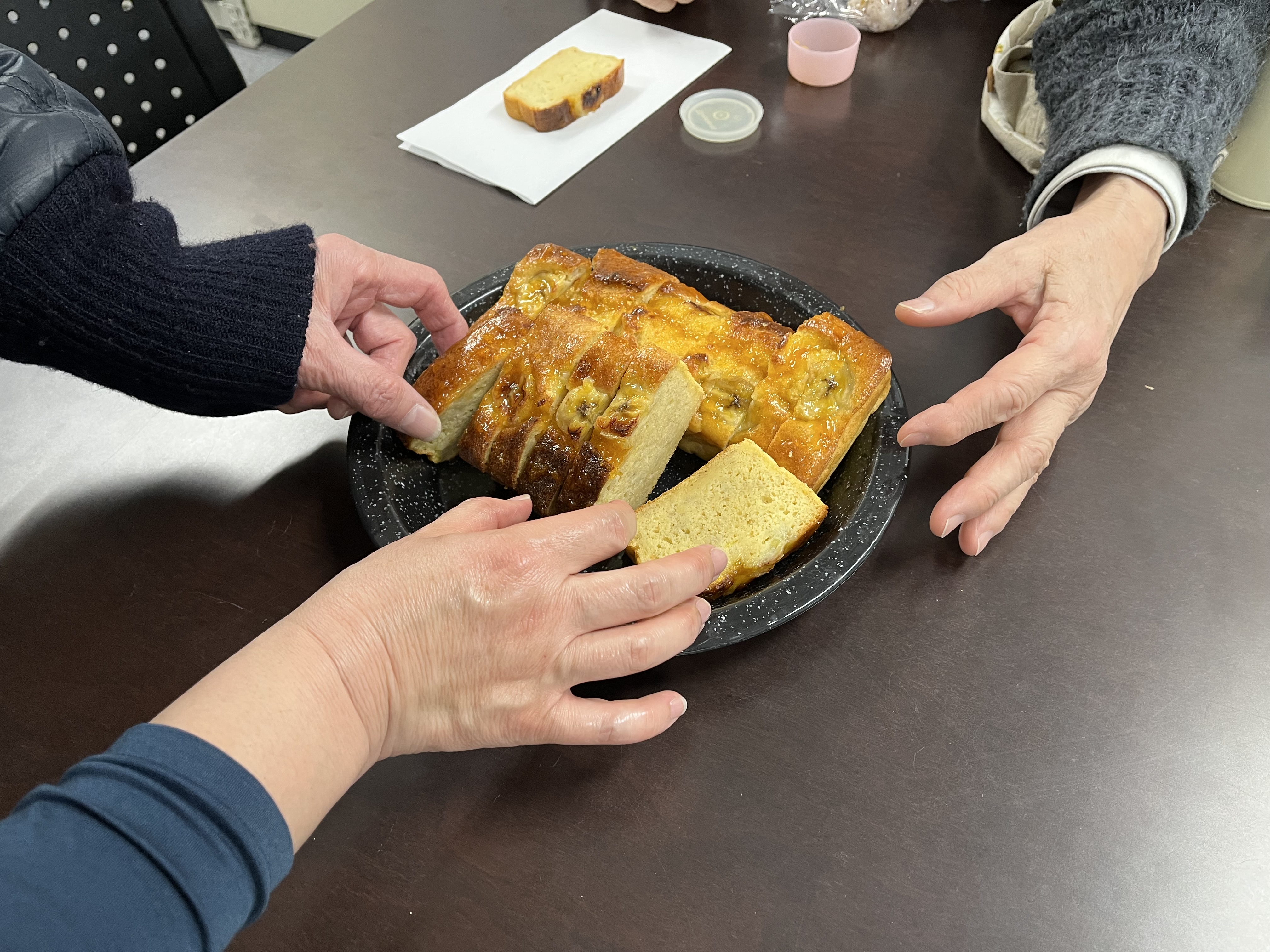 IMG_0646バナナケーキ手つき.jpg